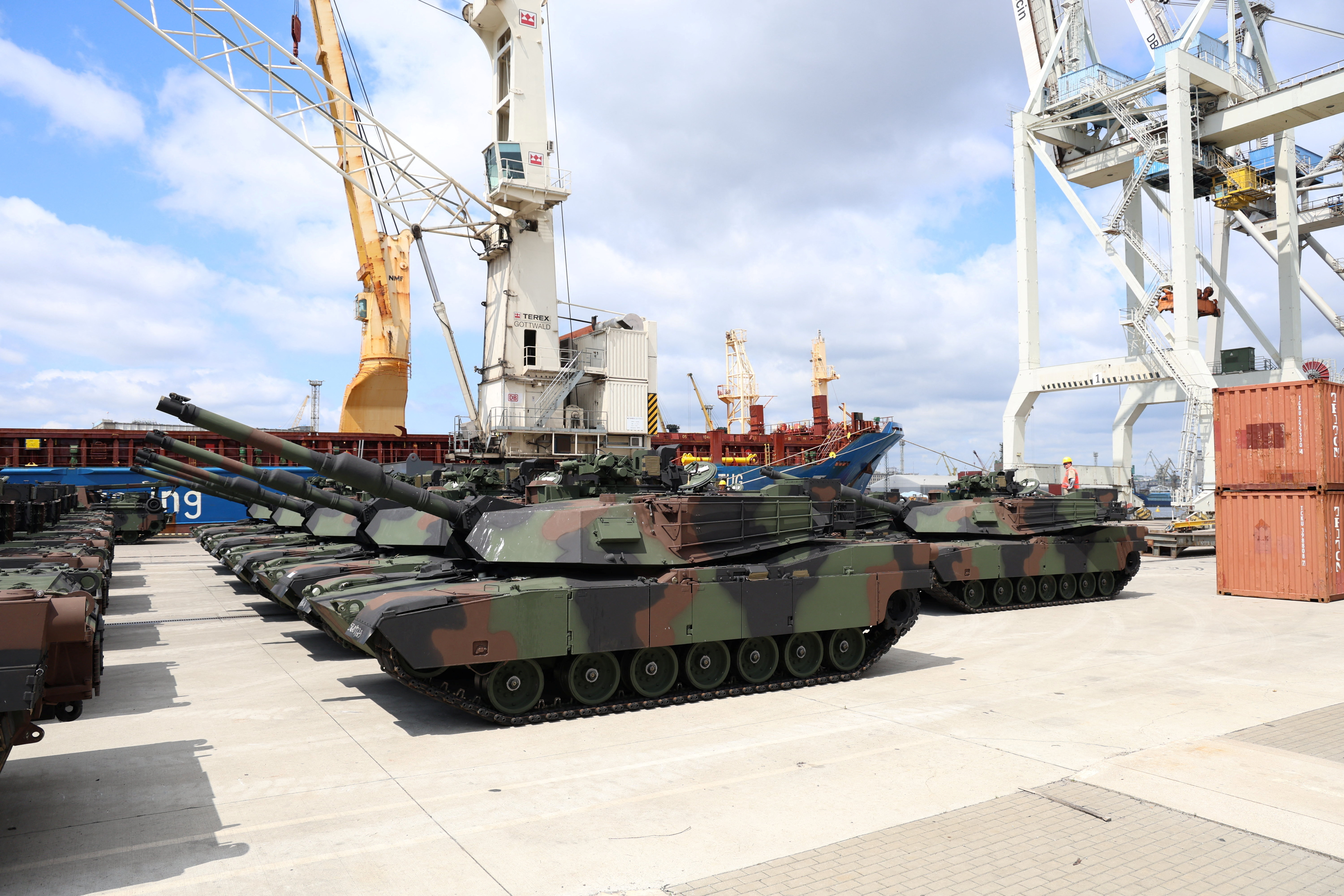 Delivery of the first company of U.S.-made Abrams M1A1 tanks to arrive in Poland