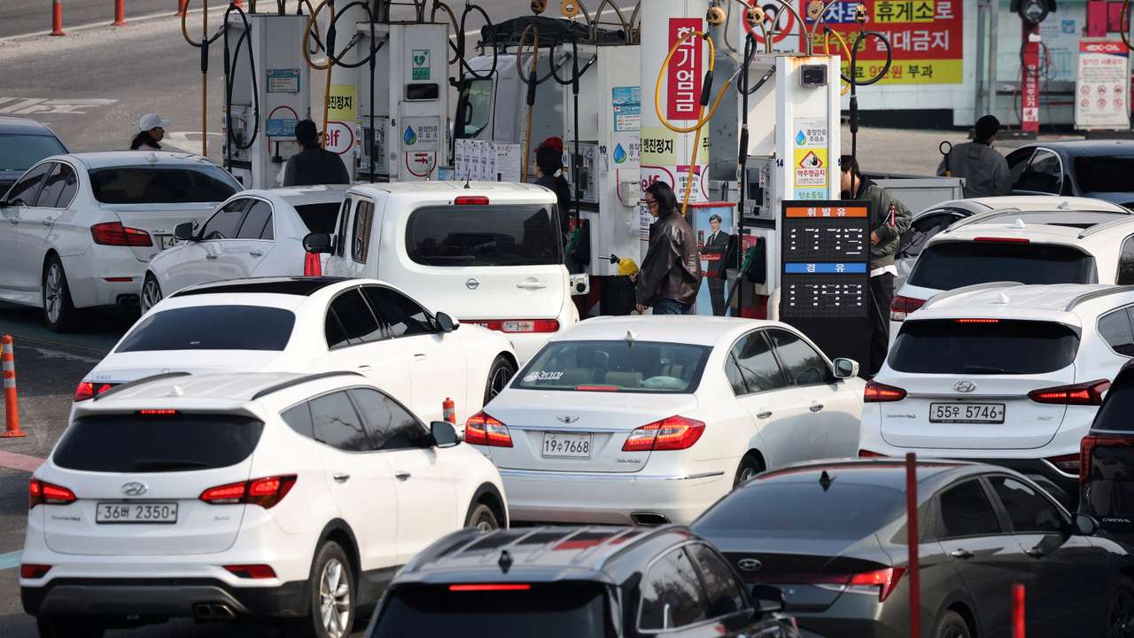 FILE PHOTO: South Korea considers nationwide driving curbs as oil prices soar