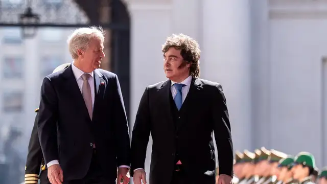 O presidente chileno, José Antônio Kast, recebeu o argentino, Javier Milei. para reunião de trabalho. Eles estiveram em evento do Fórum de Madri.
