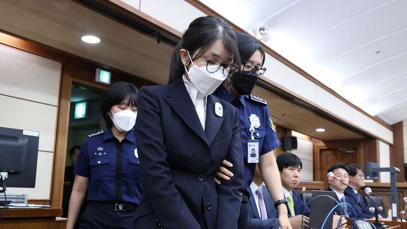 Former South Korean first lady goes on trial on corruption charges