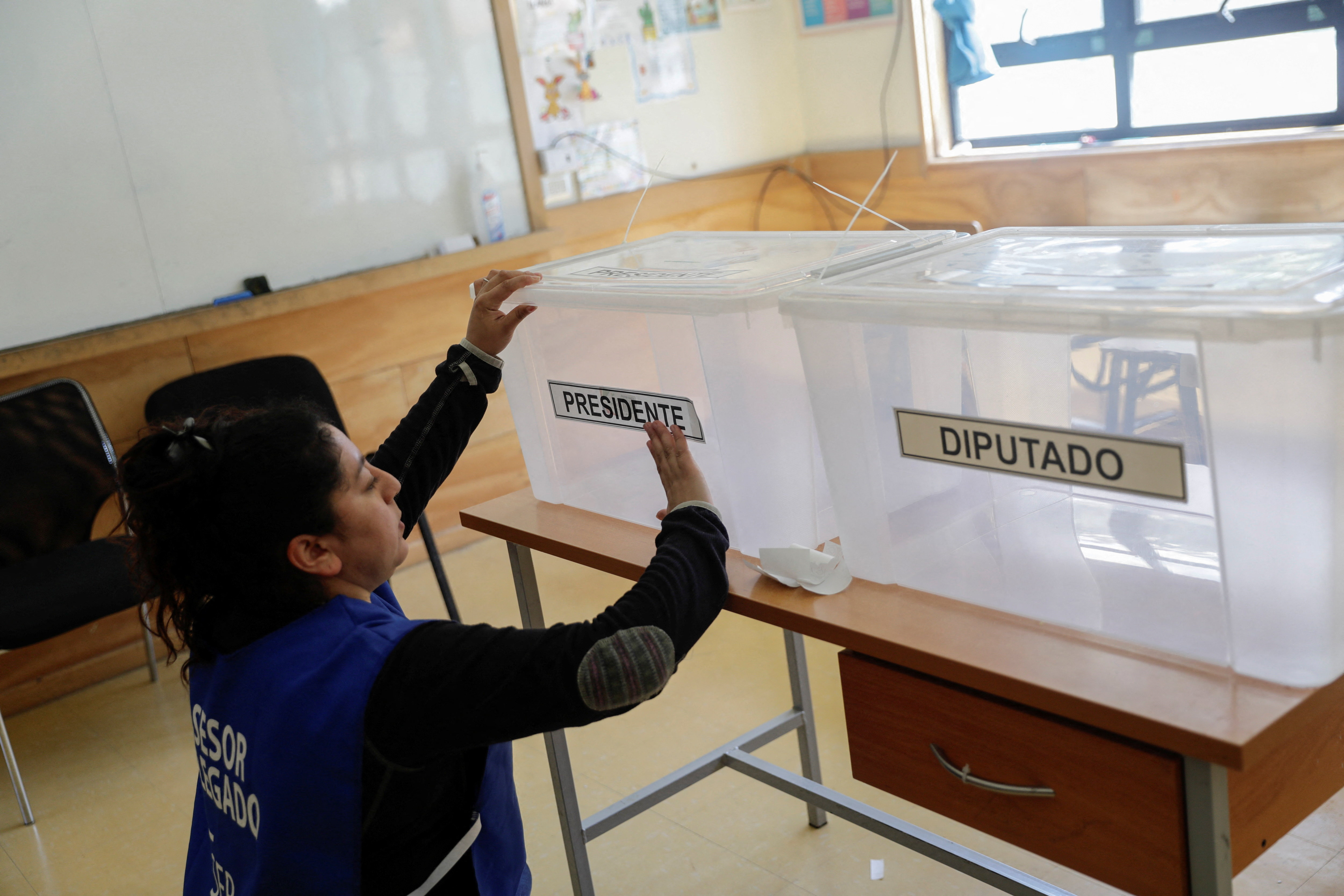 Preparations for the November 16 presidential election, in Isla Llingua