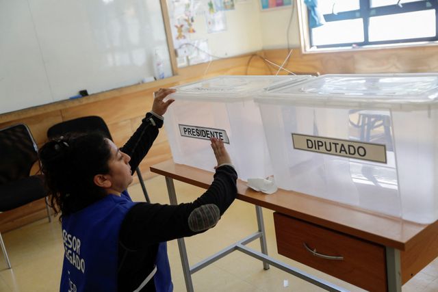 Preparations for the November 16 presidential election, in Isla Llingua