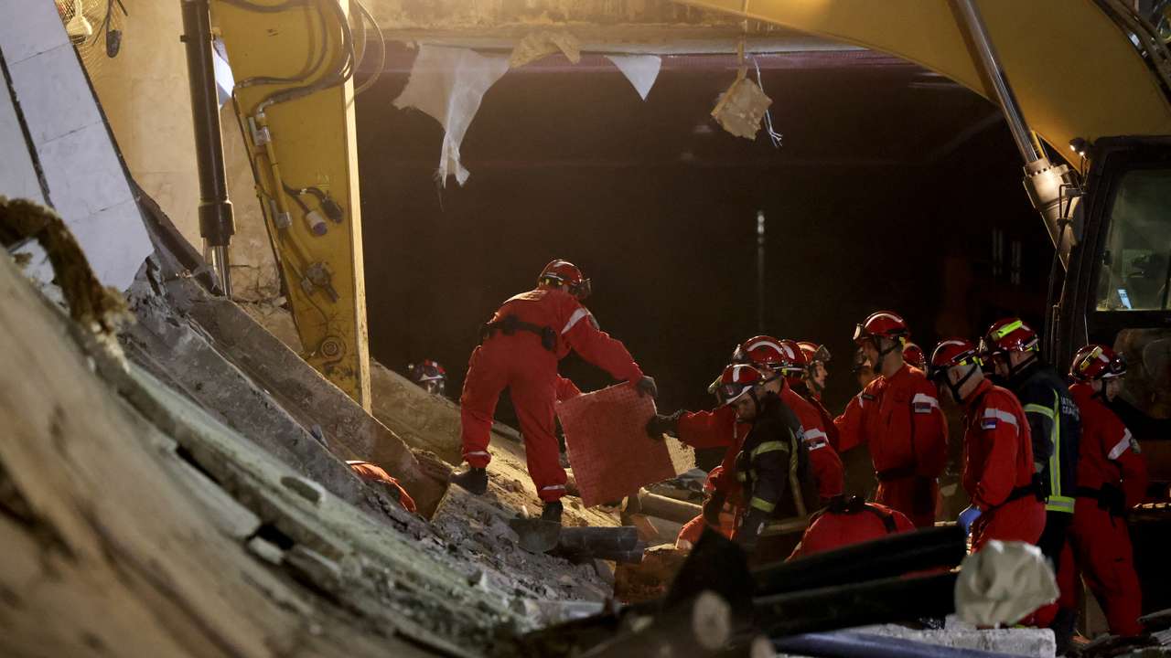 Railway station roof collapsed in Novi Sad