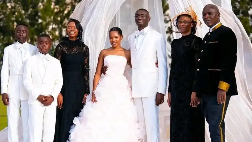 Newlyweds, Sean Tagwirei and Poneso Tinomuda Janda, with family at their wedding