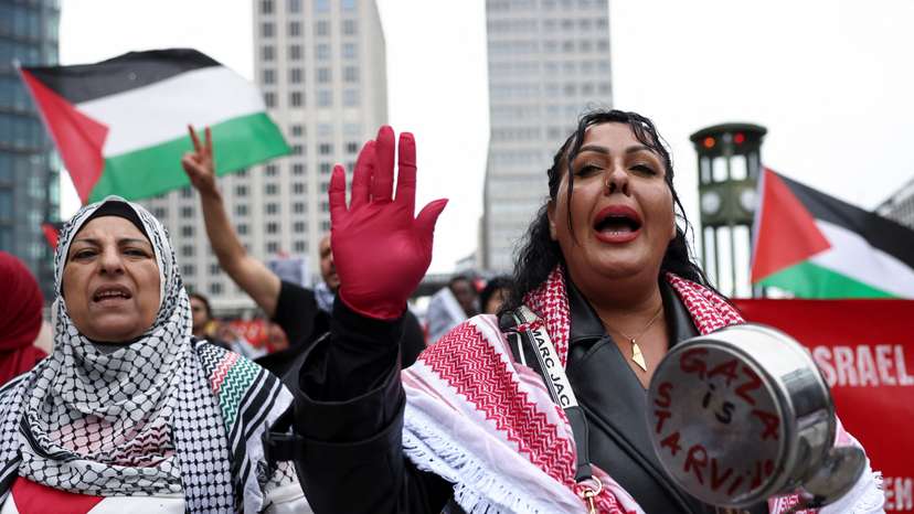 Protest in solidarity with children in Gaza, at Potsdamer Platz, in Berlin