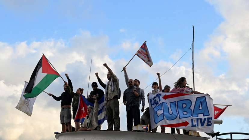 Flotilla carrying humanitarian aid arrives in Cuba