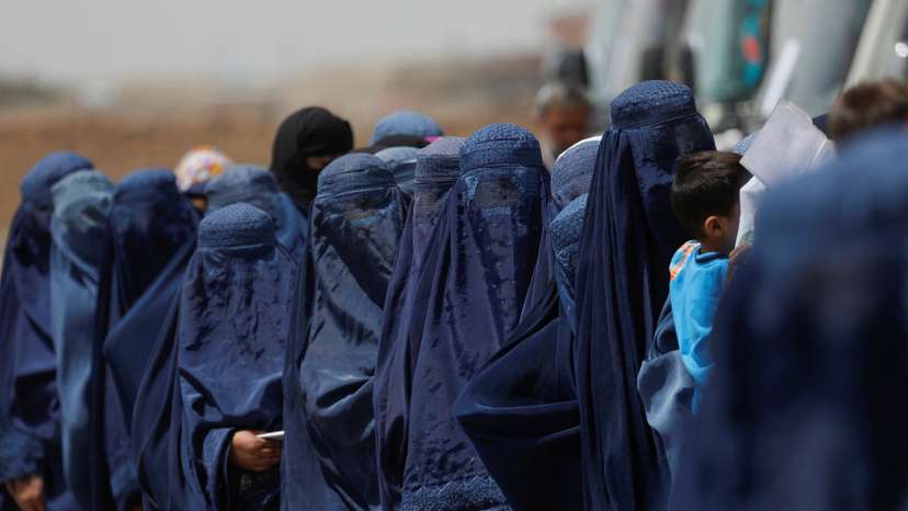Cash aid for displaced people in Kabul
