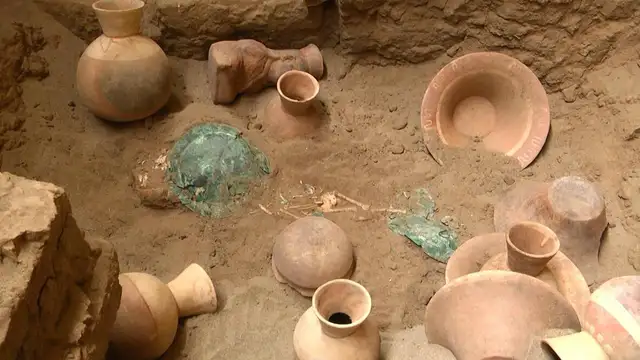 Ancient Peru Tomb Reveals 32 Burial Offerings