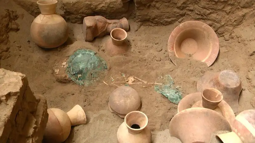 Ancient Peru Tomb Reveals 32 Burial Offerings