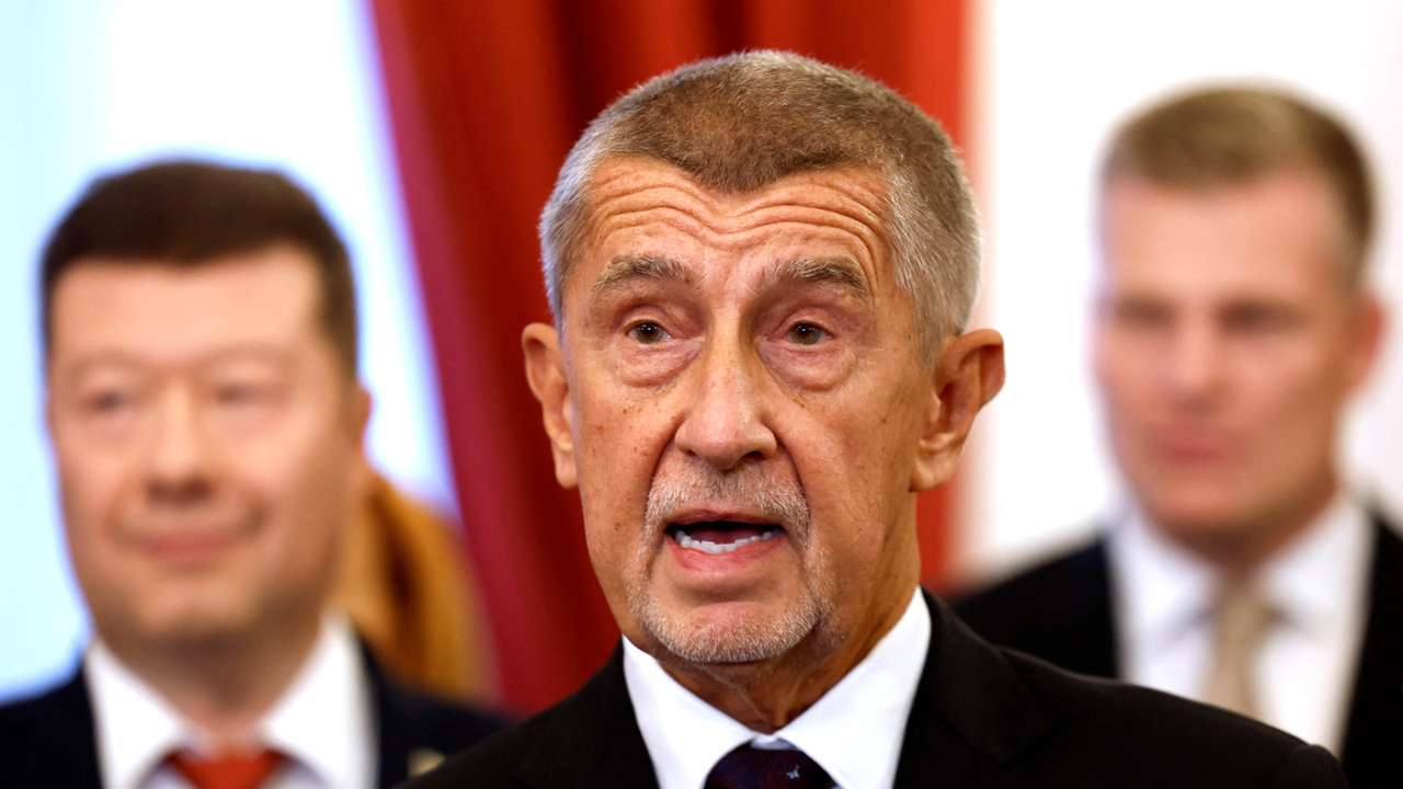 Singing of a coalition agreement in Prague