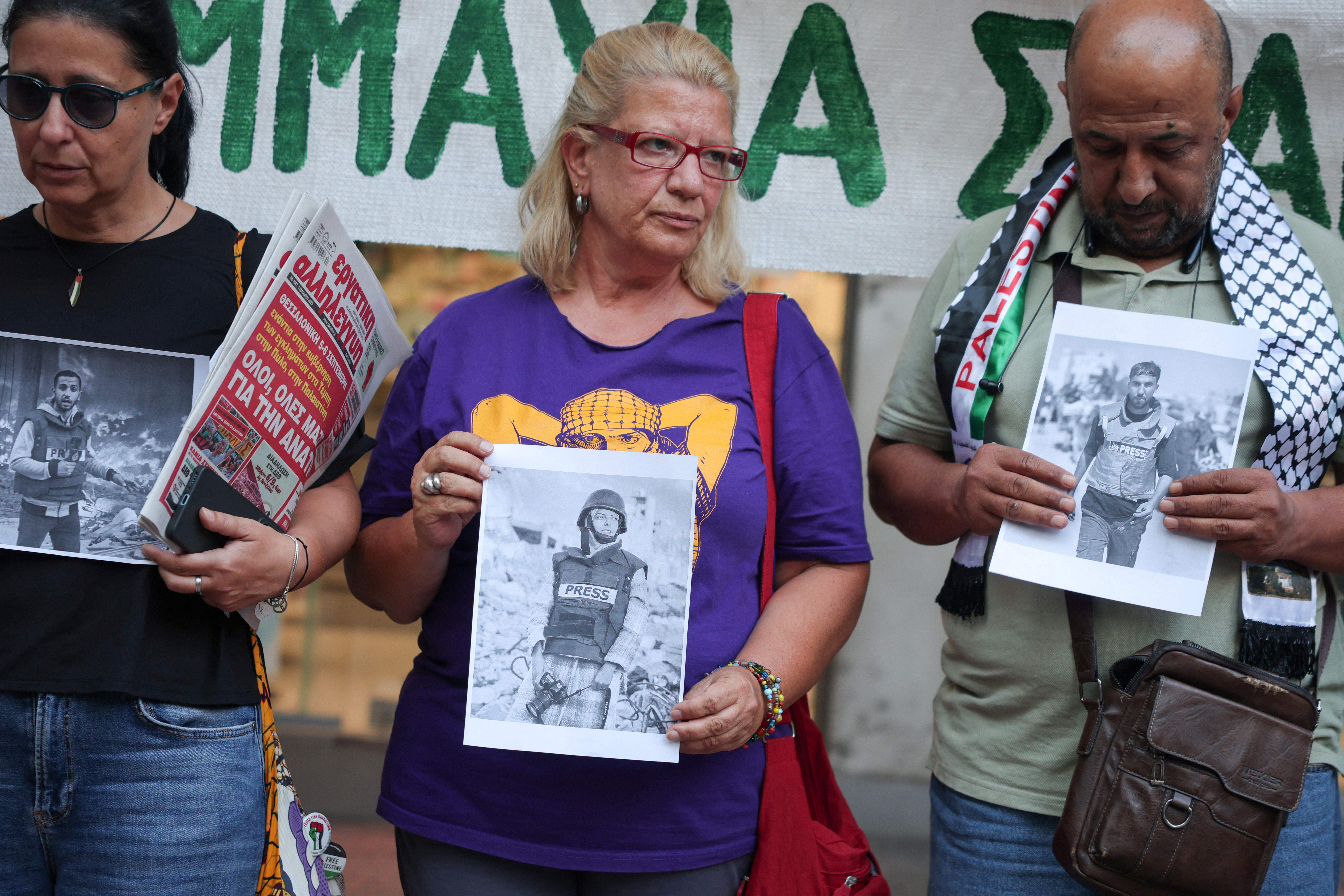 Greek journalist protest the recent killings of journalists in Gaza, in Athens