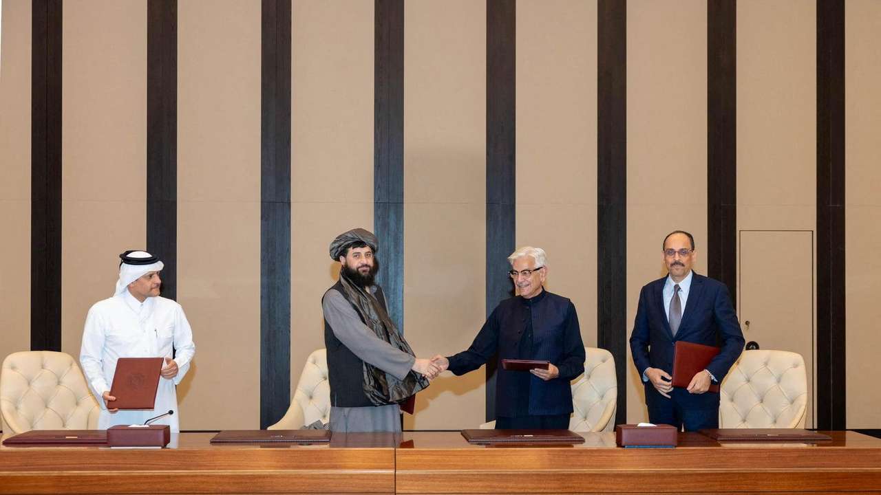Defence ministers from Afghanistan and Pakistan agree to an immediate ceasefire during talks in Doha