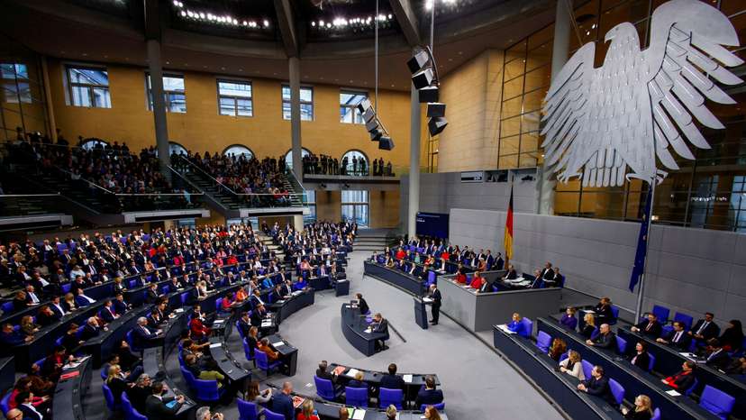 FILE PHOTO: Germany's Scholz calls confidence vote to pave way for snap election