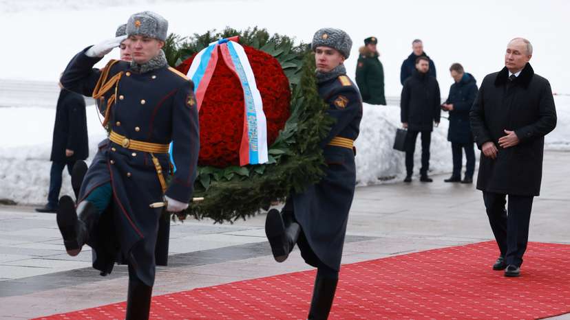 Russian President Putin attends a ceremony marking the anniversary of the Leningrad siege lifting in Saint Petersburg