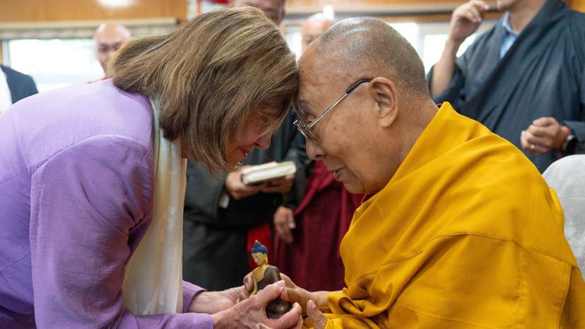 U.S. lawmakers meet Dalai Lama on India trip