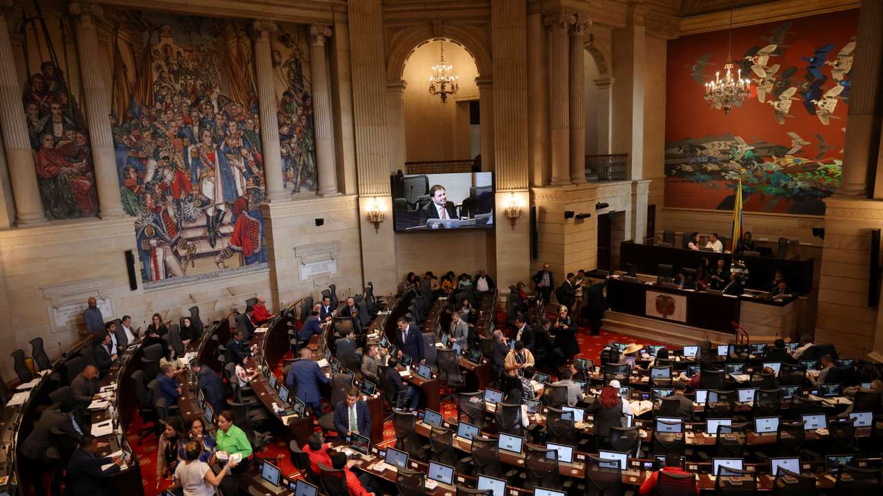 Closing session of the legislature in Bogota