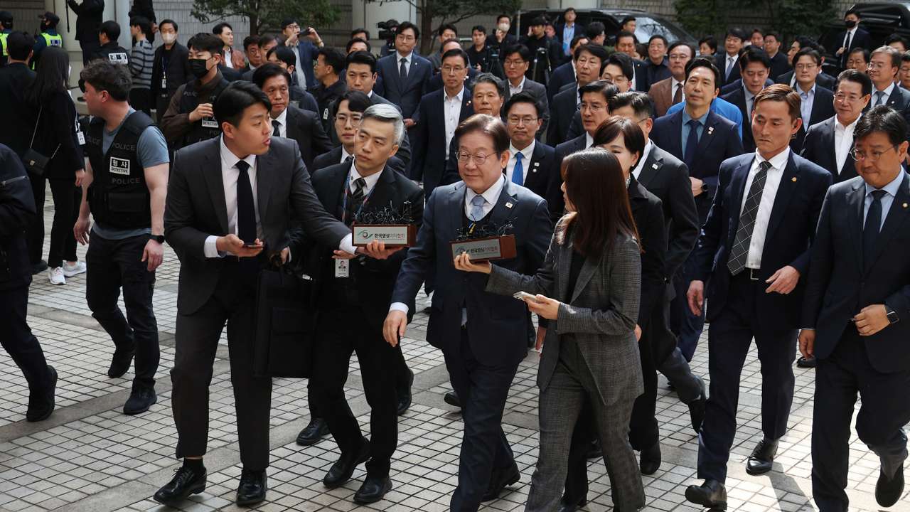 Lee Jae-myung, leader of South Korea's main opposition Democratic Party, arrives at a court in Seoul