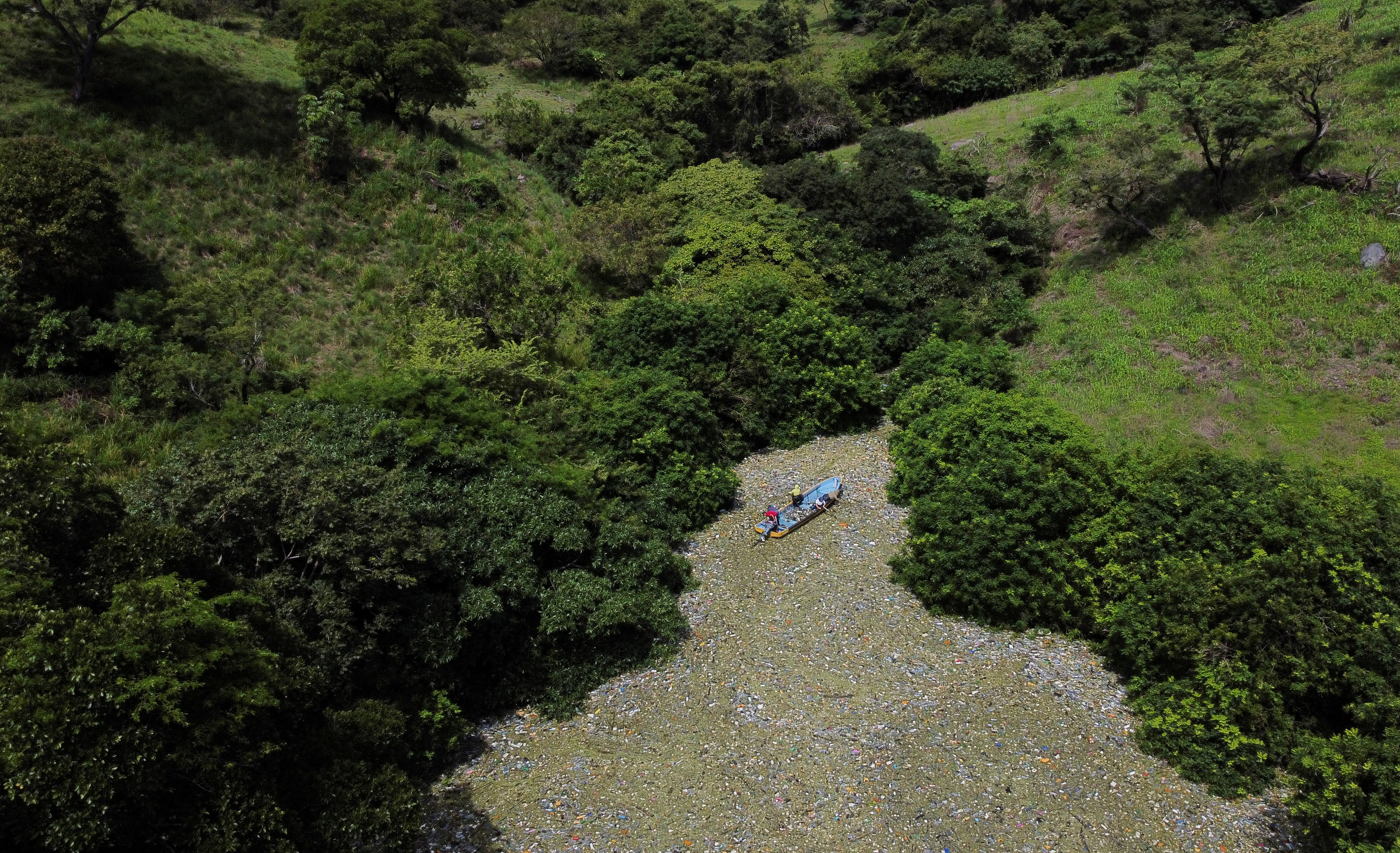 FILE PHOTO: El Salvador's biggest reservoir swamped by trash in Potonico