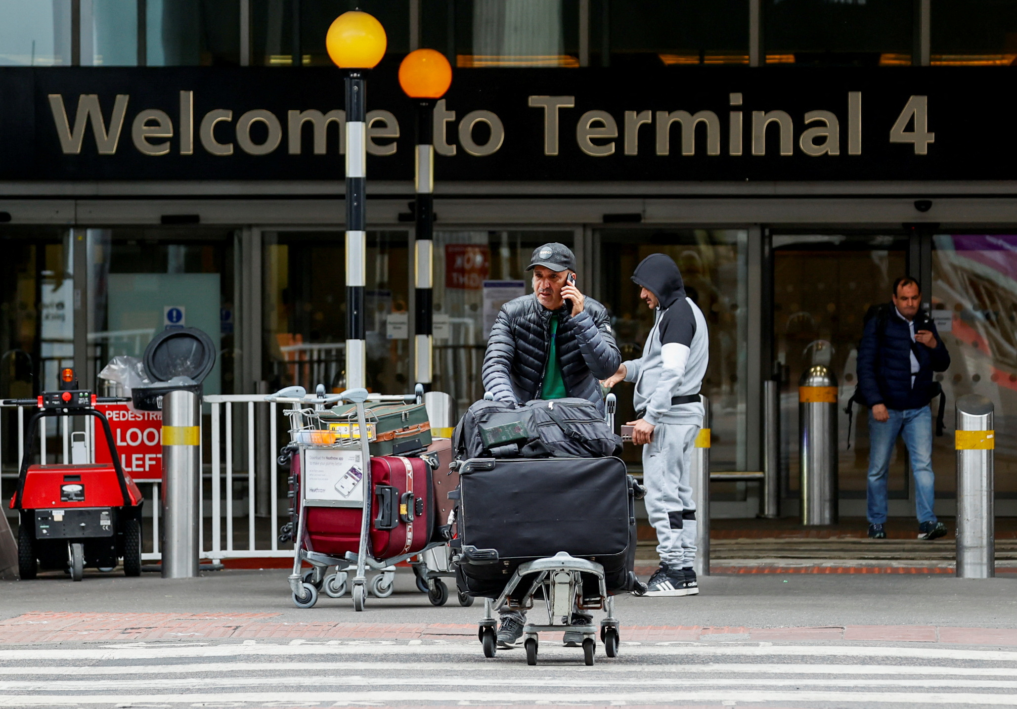 Heathrow Airport closed by fire at power station