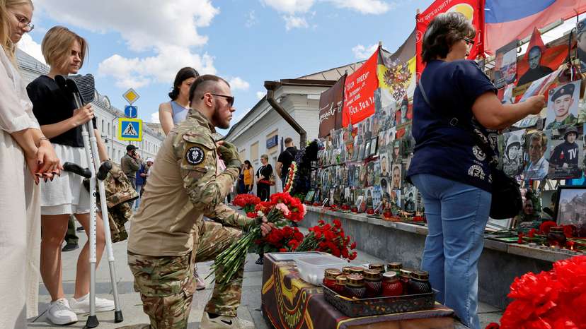 FILE PHOTO: People in Moscow pay tribute to Wagner mercenaries killed in Mali