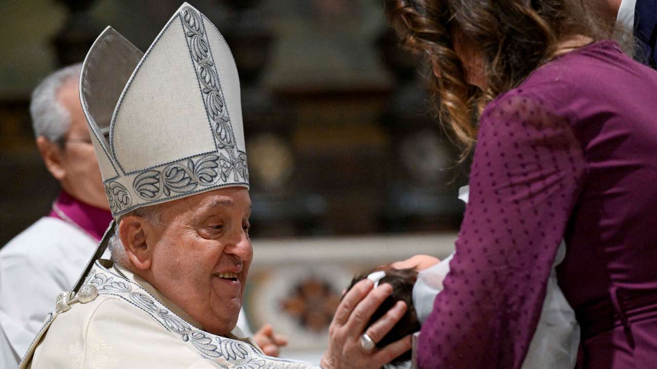 Pope Francis baptises babies at Sistine Chapel Mass