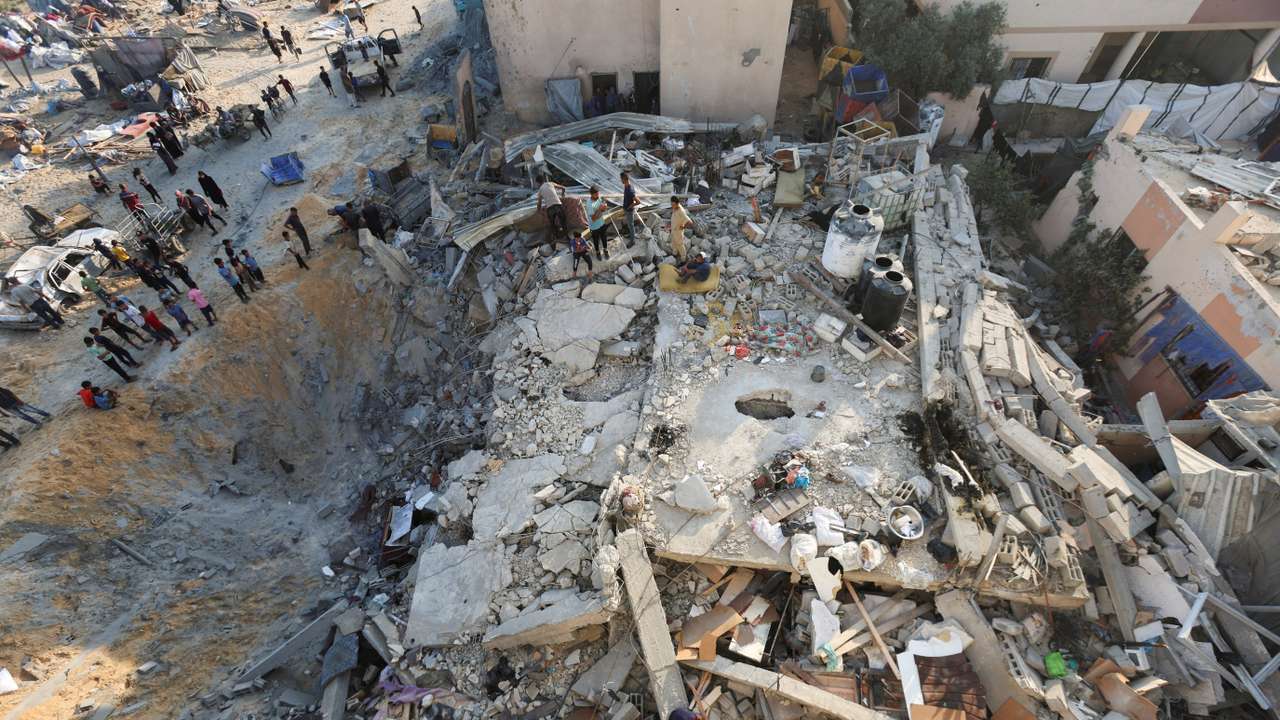 Aftermath of an overnight Israeli strike, in Khan Younis