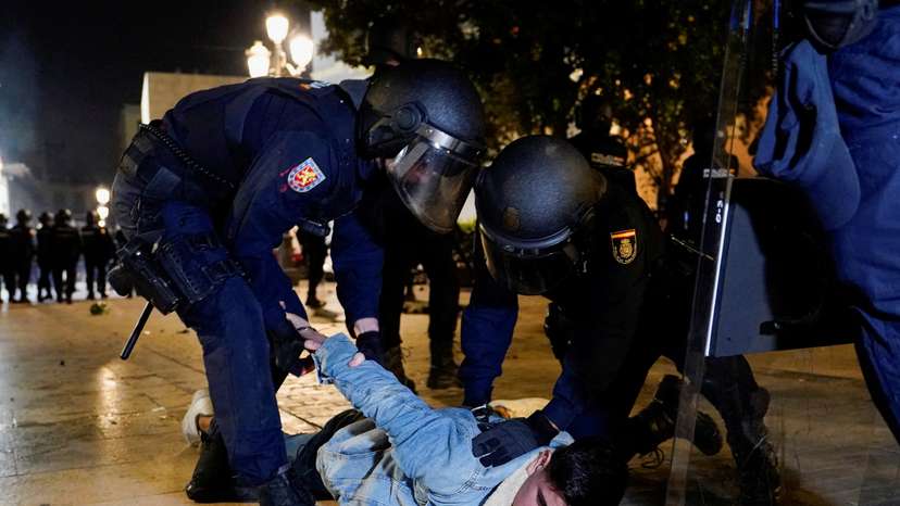 Protest against management of emergency response to the deadly floods in Valencia