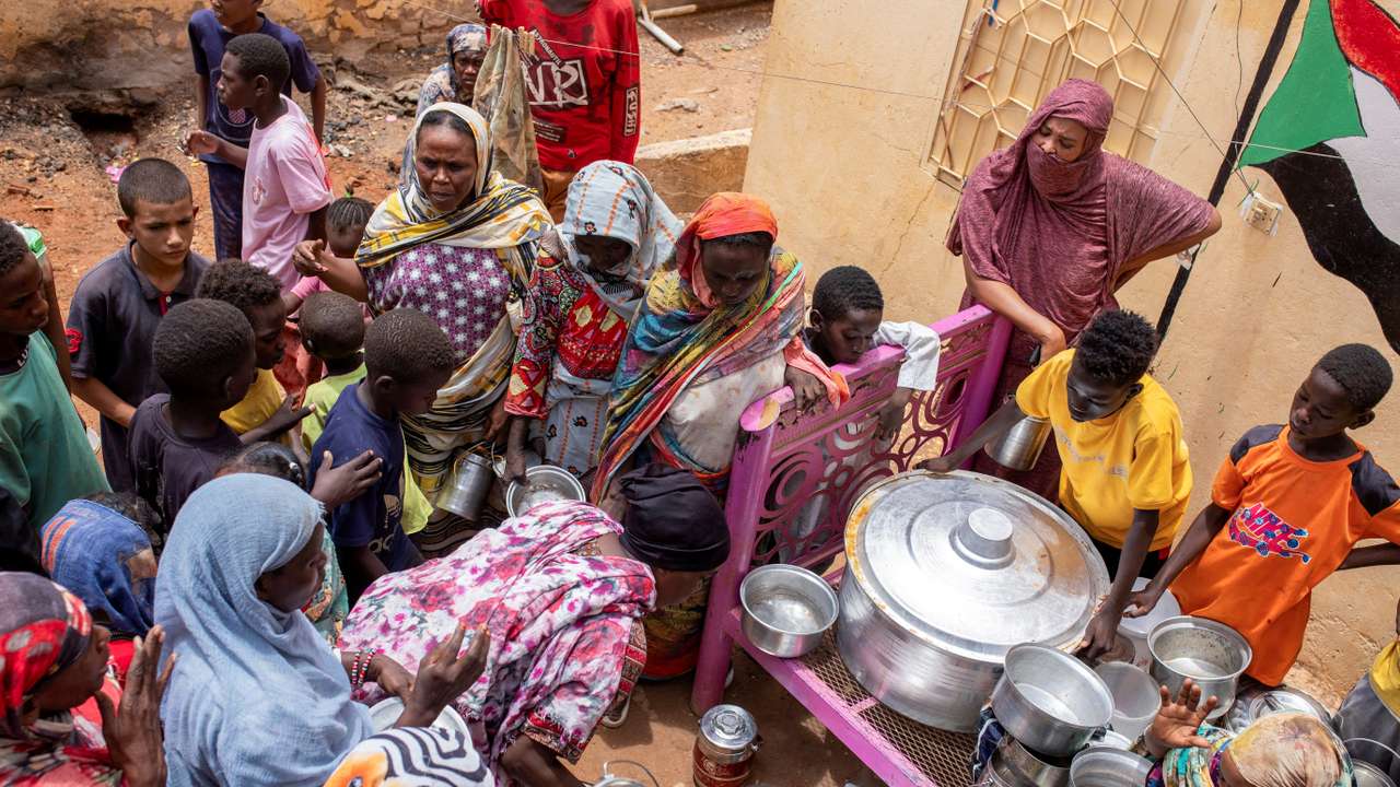 FILE PHOTO: Sudan's grassroots aid network targeted as it tries to fend off famine