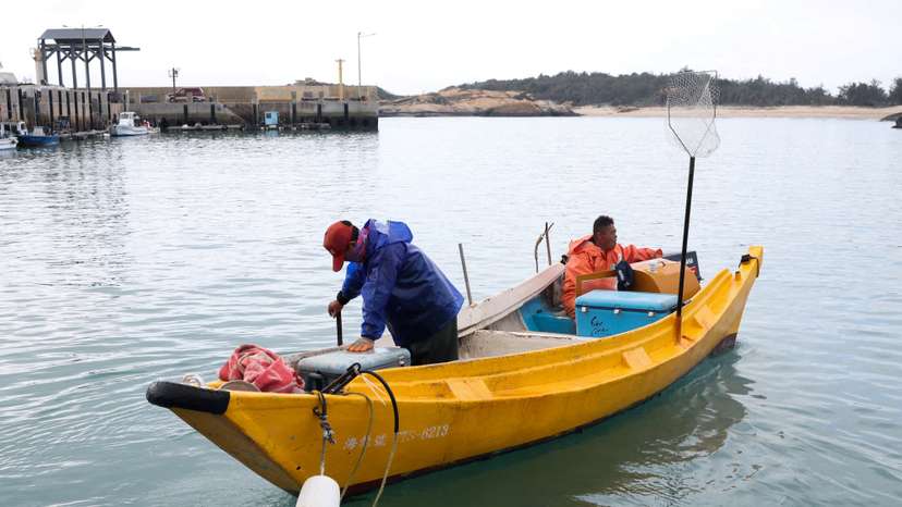 A fishing boat arrives at a port in Kinmen