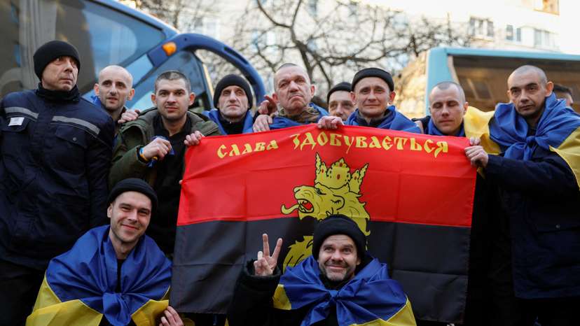 Ukrainian prisoners of war (POWs) return after a swap in an undisclosed location in Ukraine