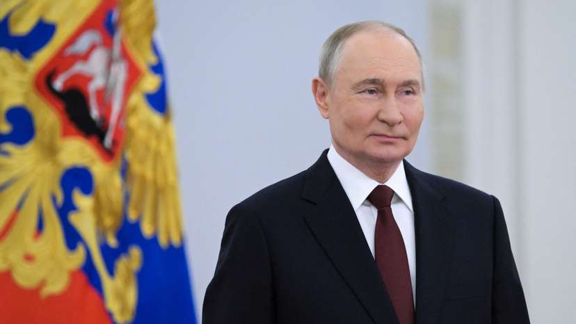 Russian President Vladimir Putin attends an awarding ceremony in Moscow