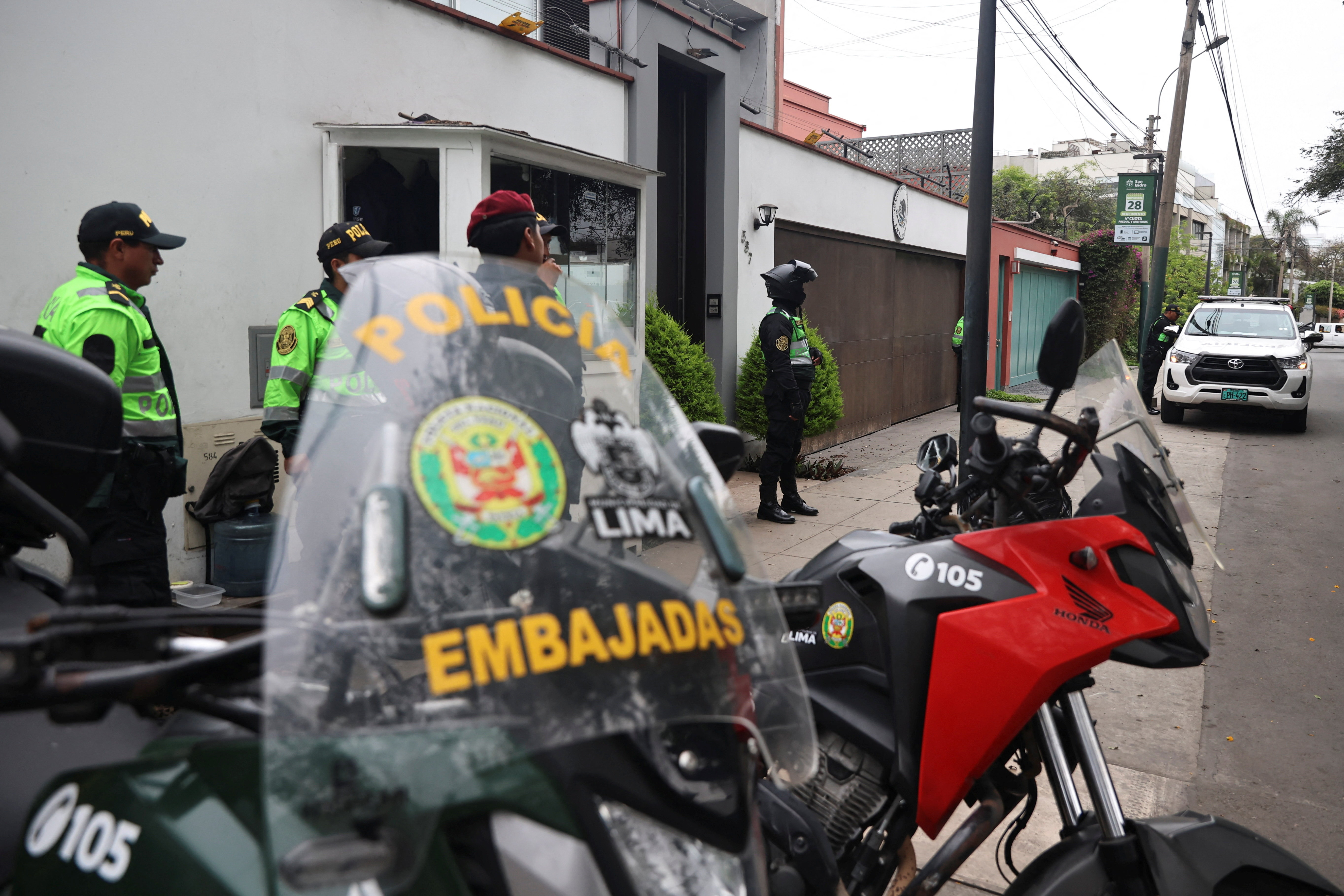 Peru orders arrest of ex-prime minister under Mexico asylum in Lima