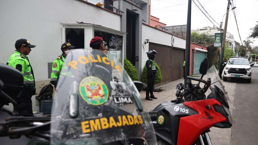 Peru orders arrest of ex-prime minister under Mexico asylum in Lima