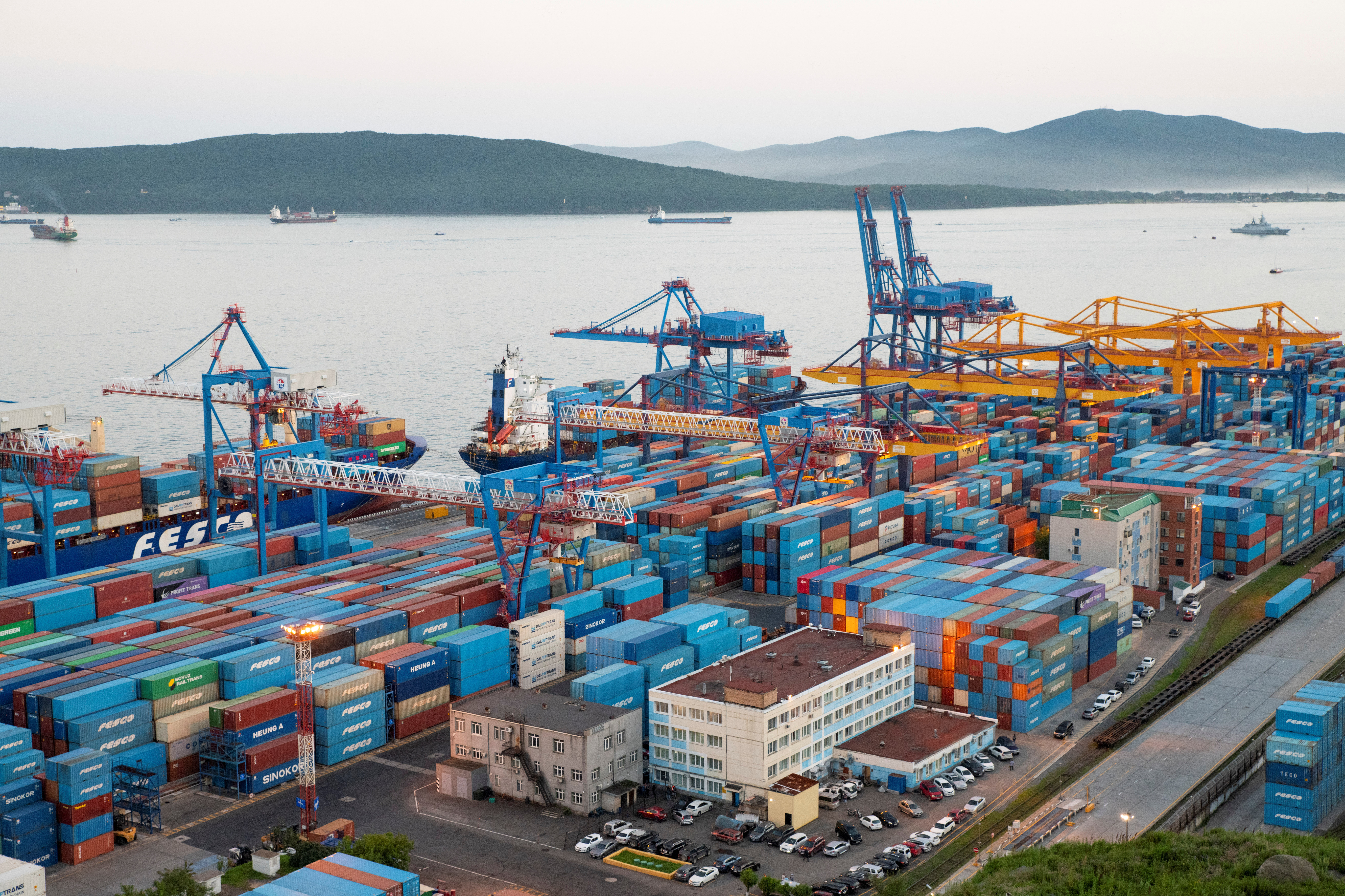 Commercial port operates in Russia's Vladivostok