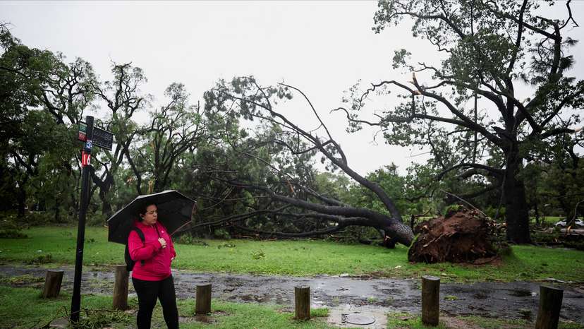 Severe storm strikes Buenos Aires