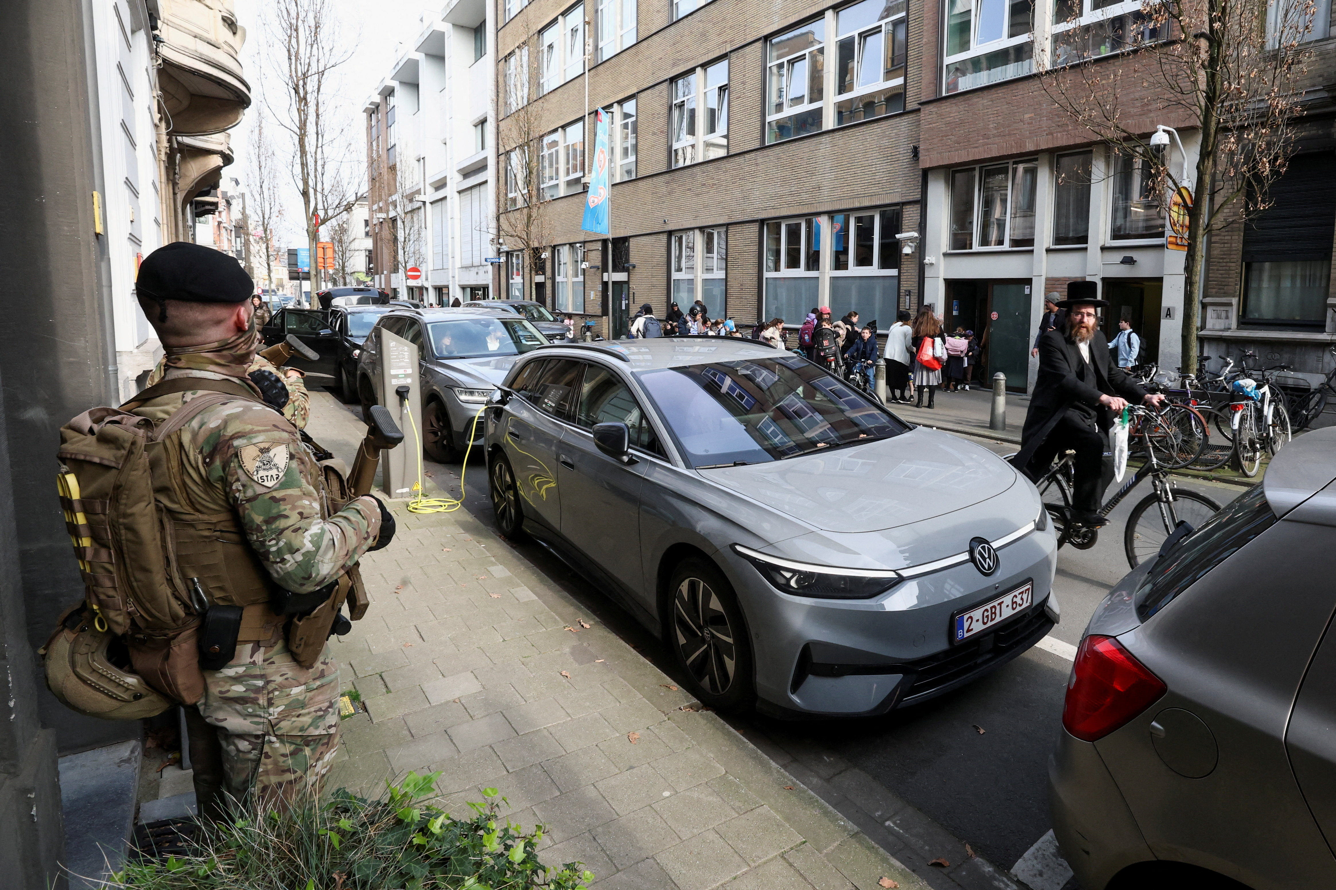 Belgian army patrols Jewish institutions in Antwerp