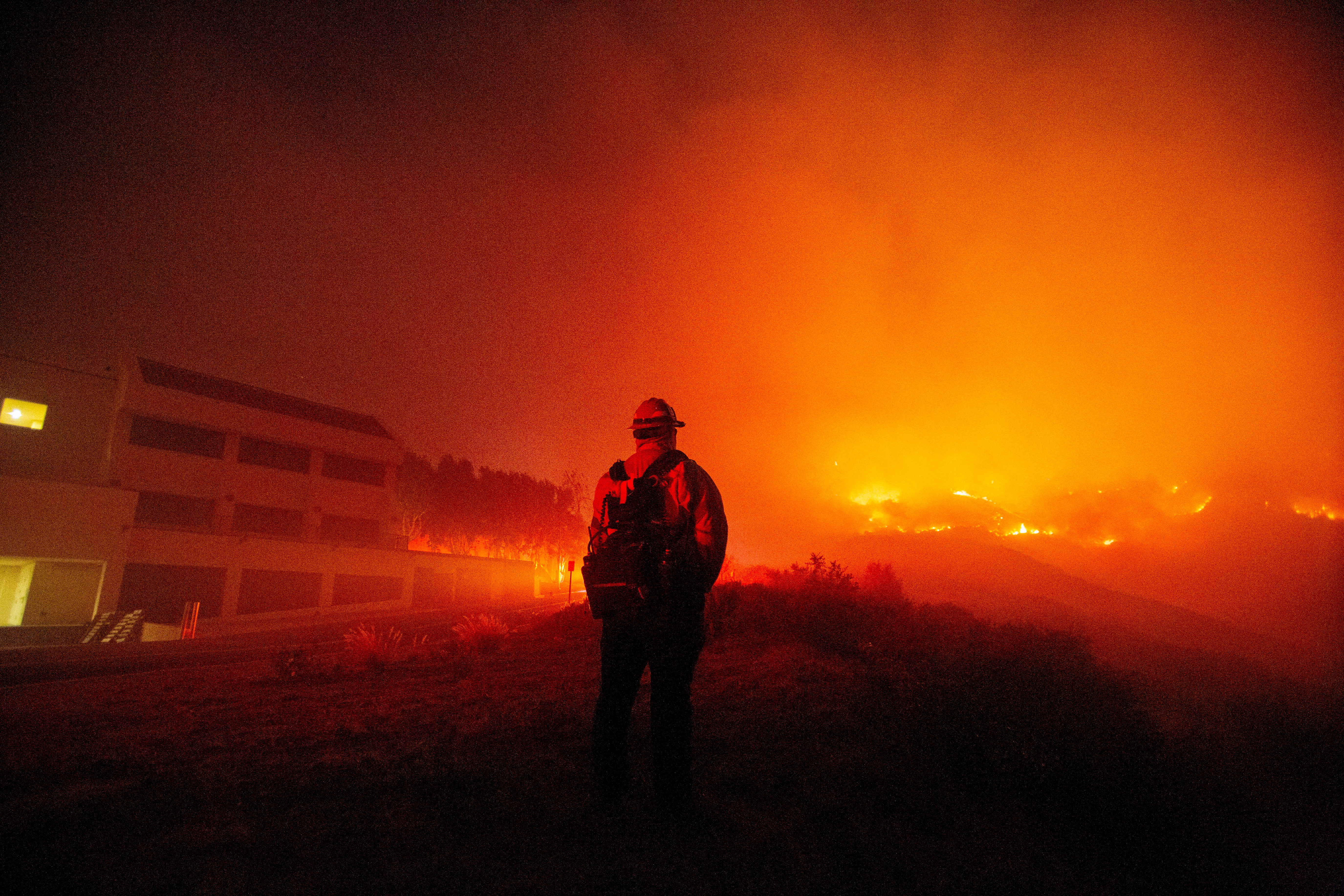 Franklin Fire burns in Malibu
