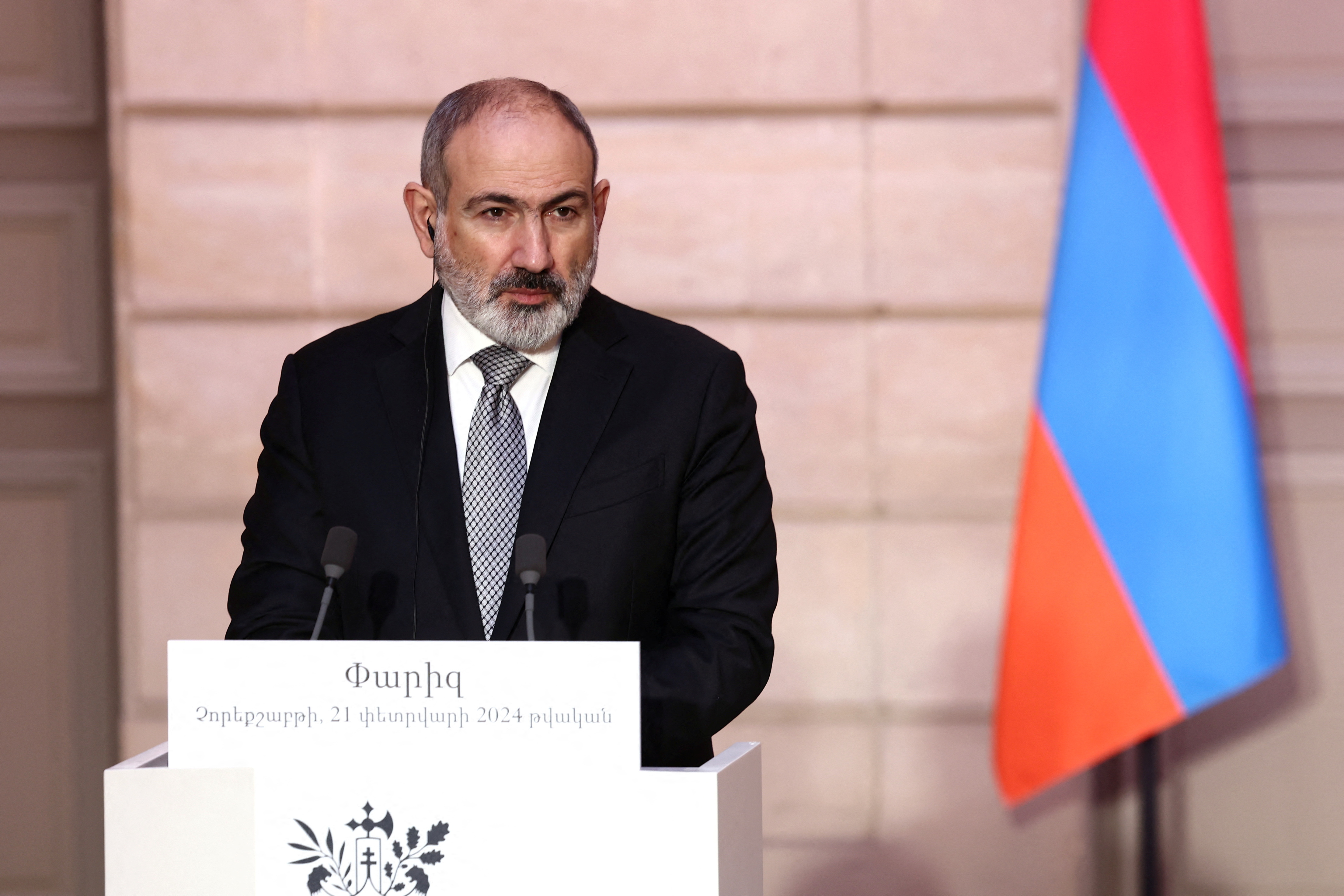 French President Macron meets Armenian PM Pashinyan in Paris