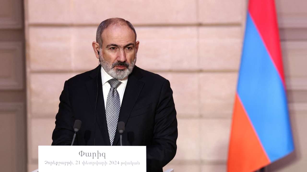 French President Macron meets Armenian PM Pashinyan in Paris
