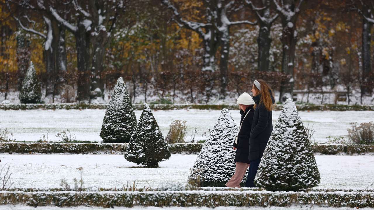 Snowfall on the grounds of the Charlottenburg Castle in Berlin