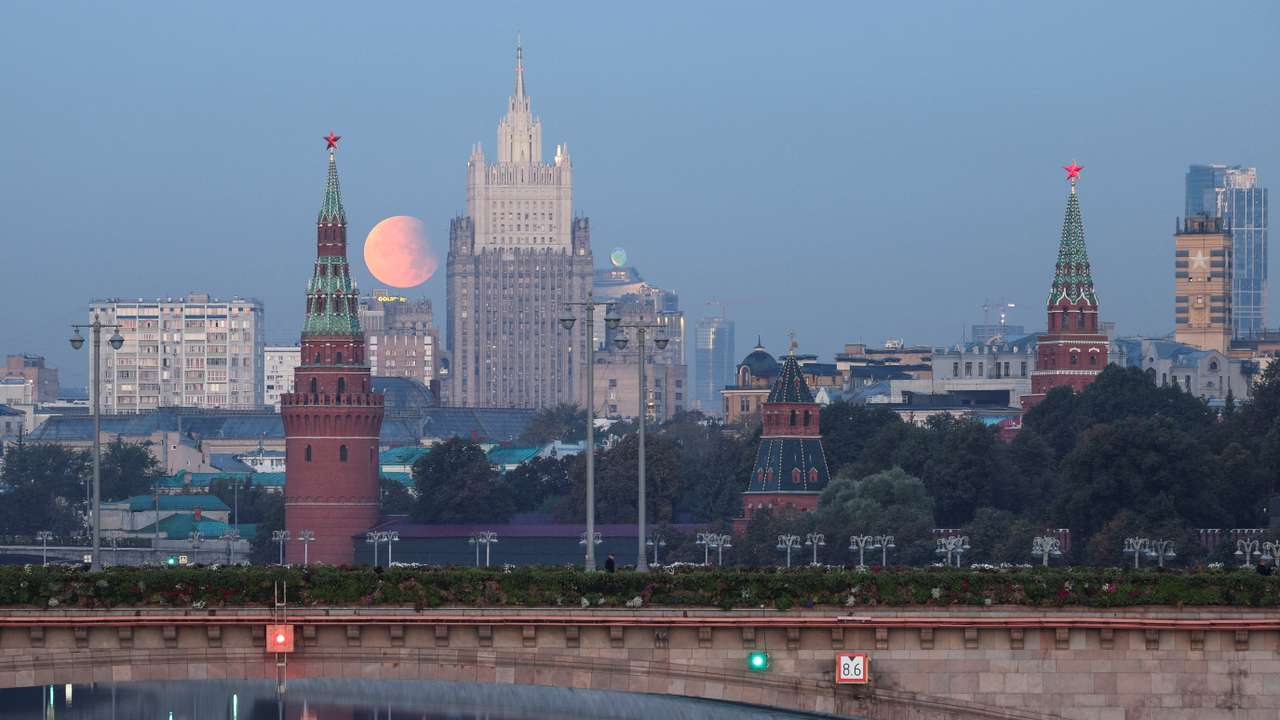 FILE PHOTO: The Kremlin and Russia's Foreign Ministry headquarters building are seen in Moscow, Russia