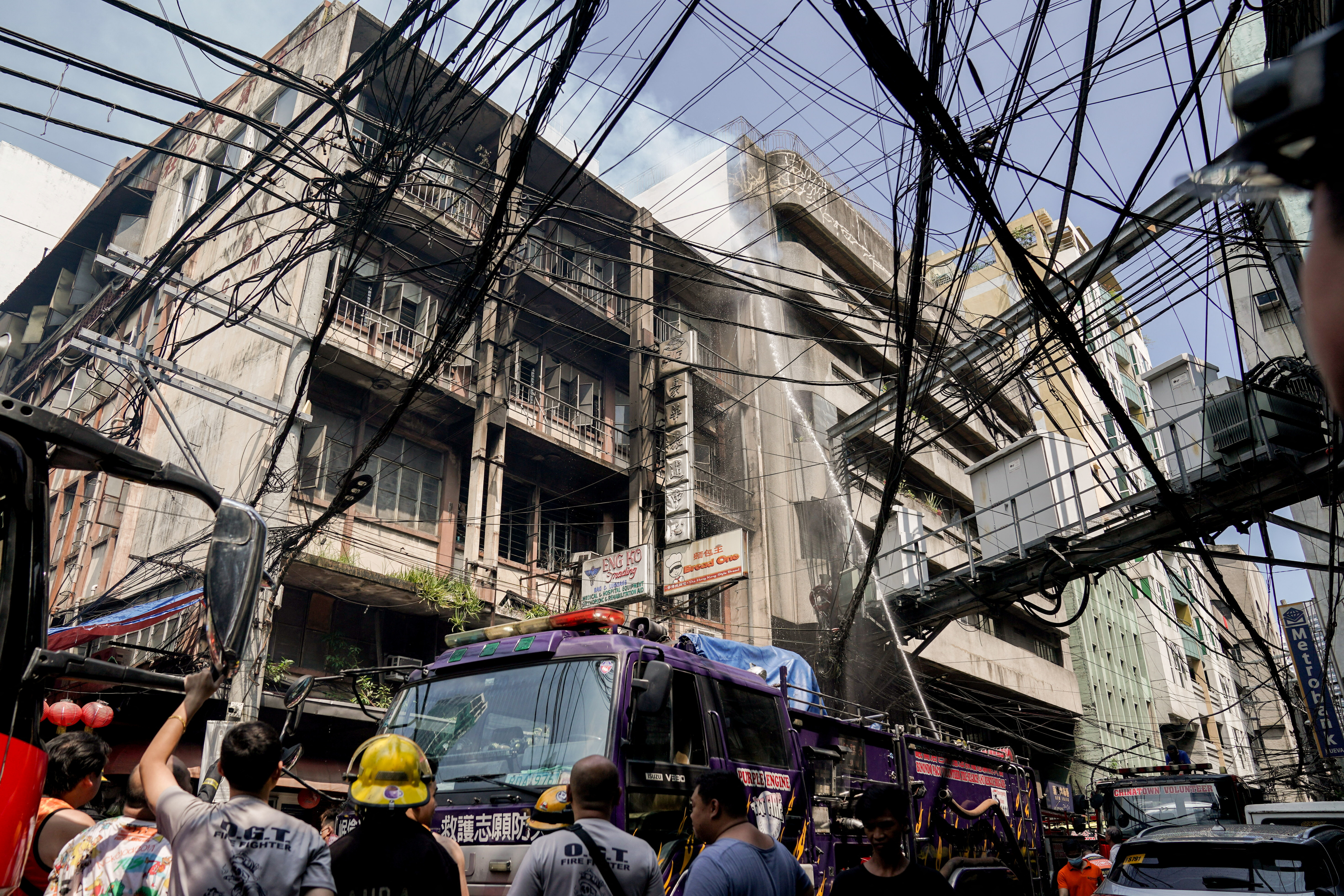 Building fire in Manila's Chinatown