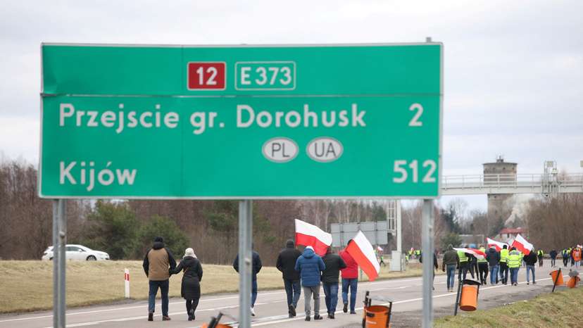 FILE PHOTO: Polish farmers protest in Dorohusk