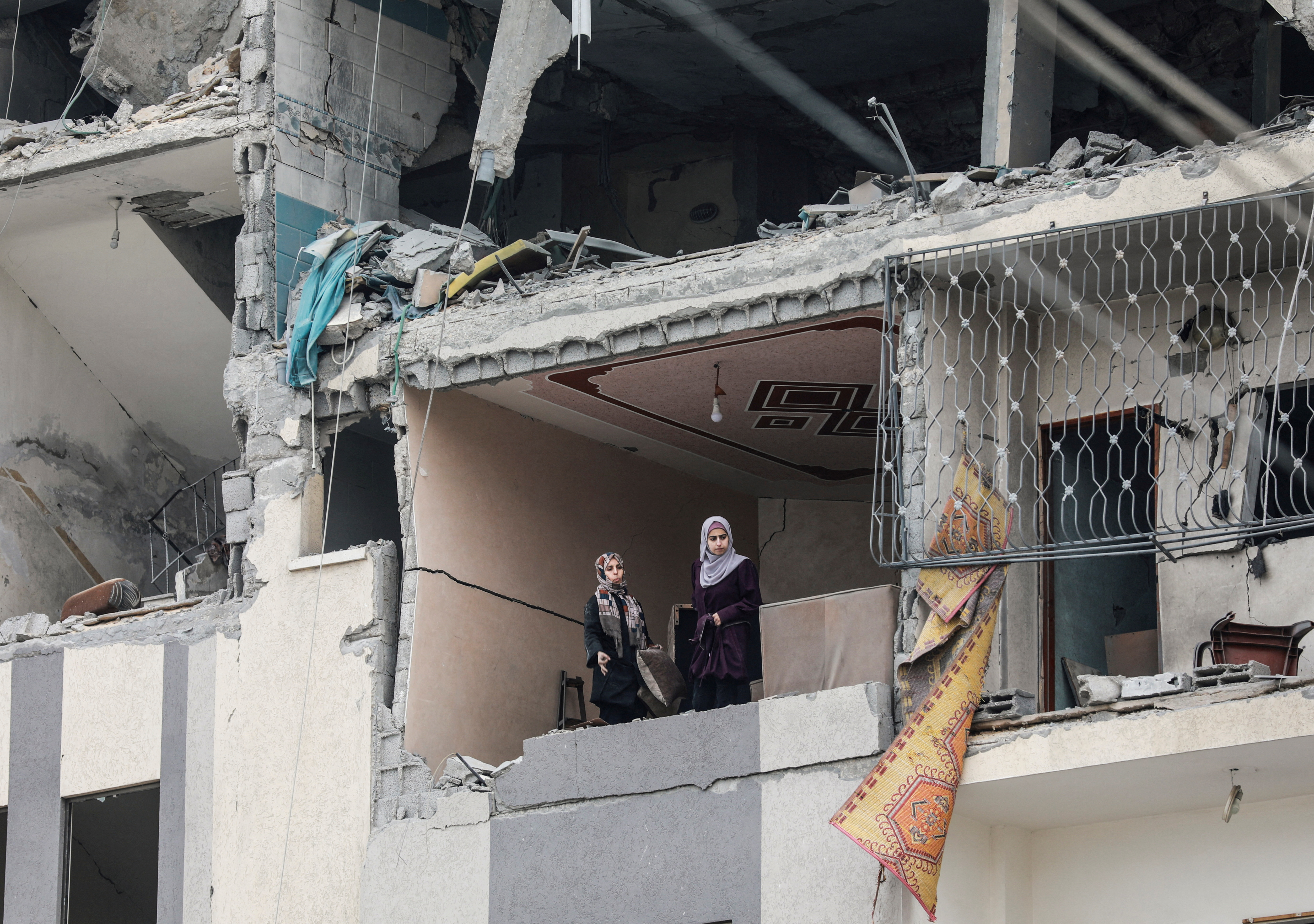 Scenes of destruction after Israeli forces withdrew from a part of Nuseirat
