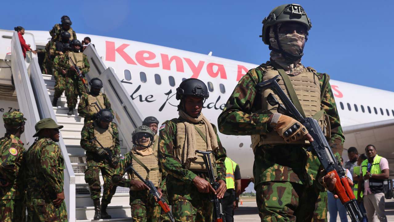 Kenyan police officers disembark from a plane while arriving as part of a peace-keeping mission to tackle violence in Haiti, at the Toussaint Louverture International Airport, in Port-au-Prince, Haiti January 18, 2025. REUTERS/Ralph Tedy Erol