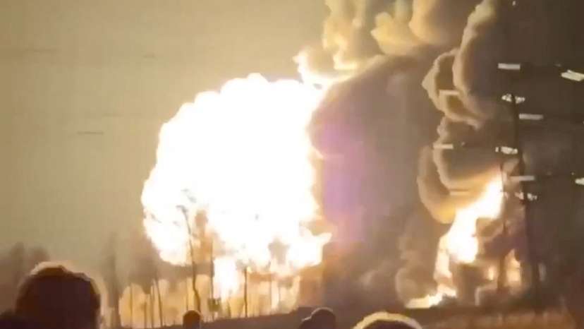 People run as smoke rises from an explosion during what the governor of Russia's Ryazan region southeast of Moscow describes as an air attack, in Ryazan