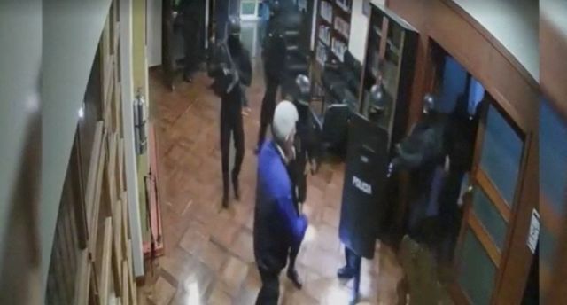 CCTV shows police raid in Mexican embassy in Ecuador