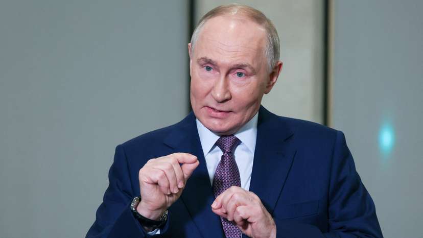 Russian President Putin meets with journalists in Moscow