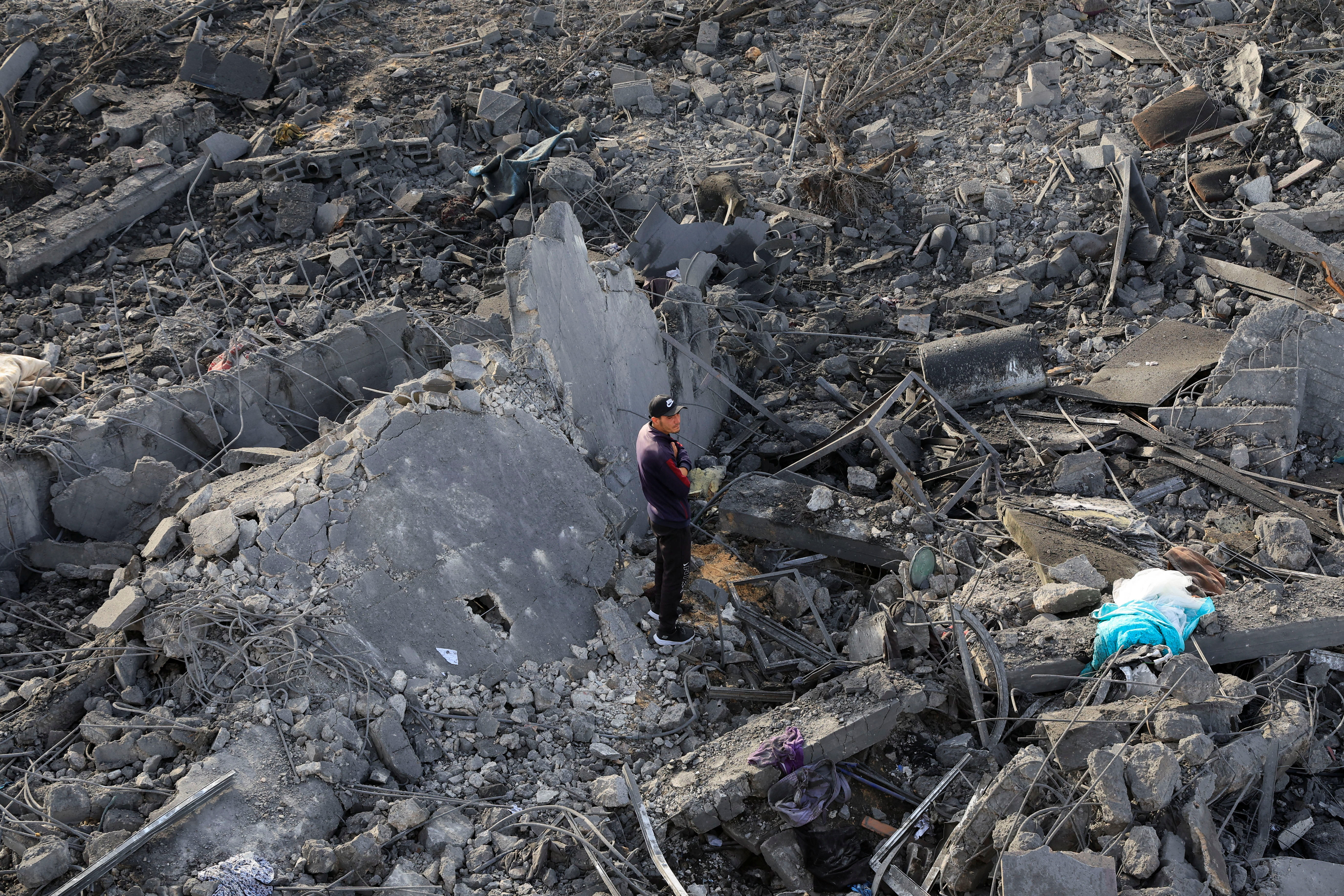 Aftermath of an Israeli strike on a house, in Khan Younis