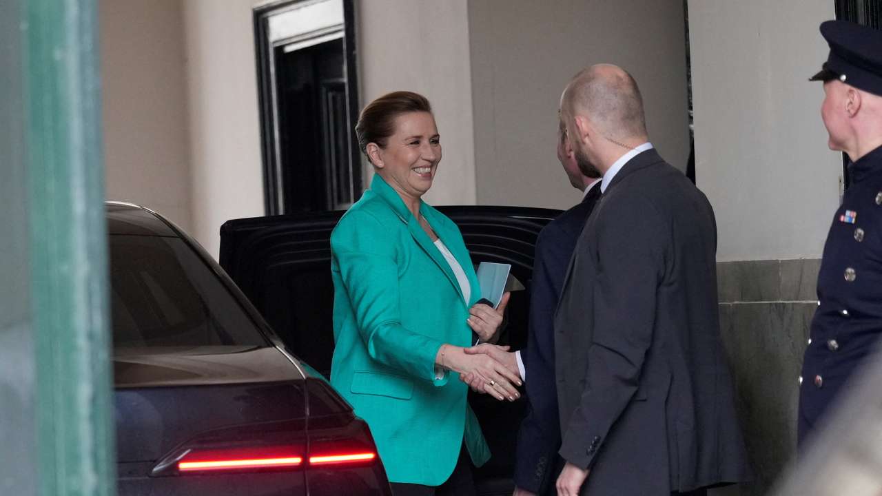 Mette Frederiksen goes to the king to inform about the election result